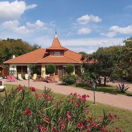 Appartamento Bornemisza Kuria Tiszabecs Esterno foto