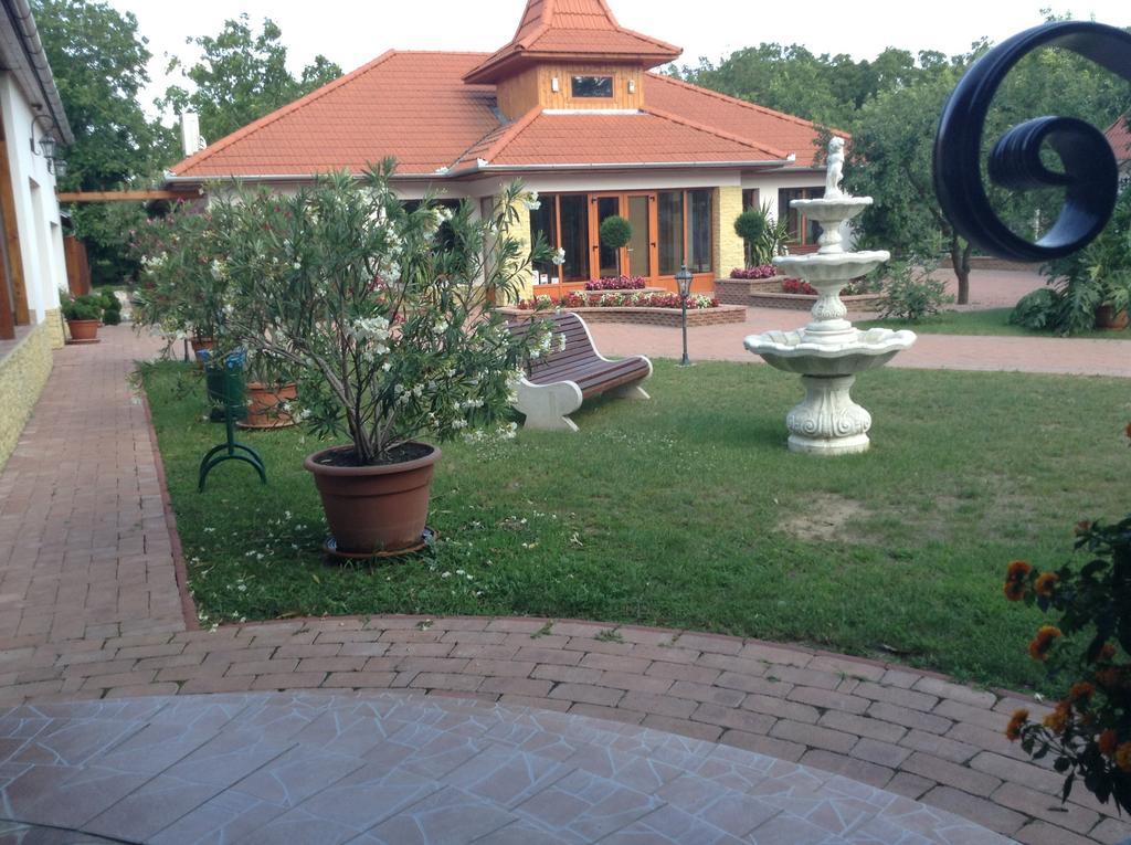 Appartamento Bornemisza Kuria Tiszabecs Esterno foto