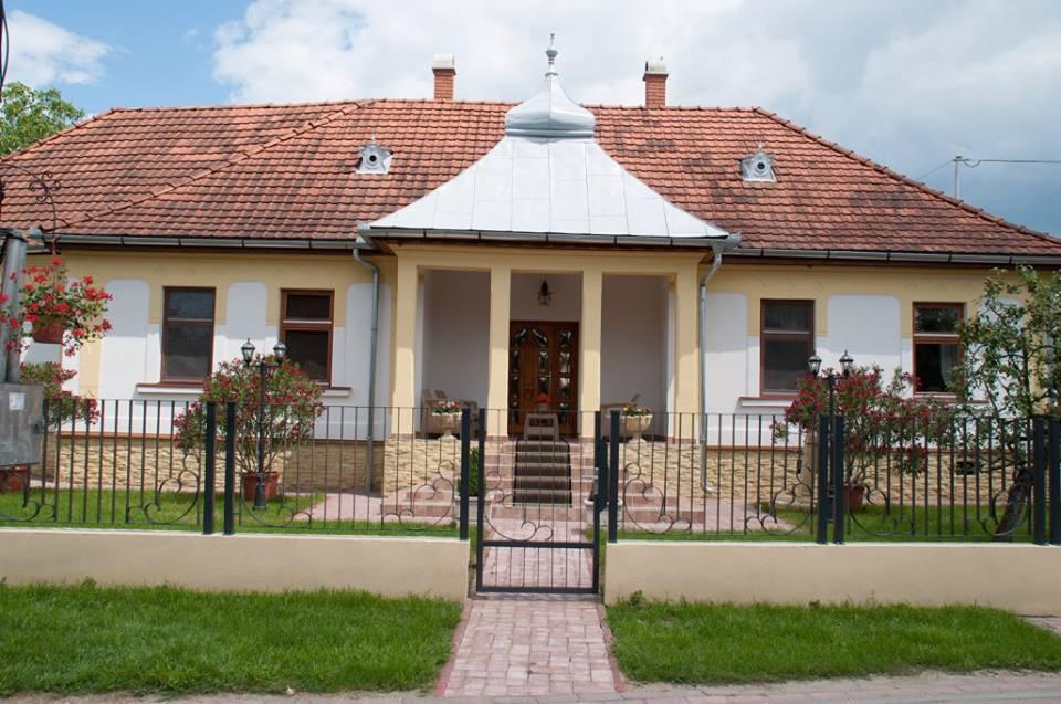 Appartamento Bornemisza Kuria Tiszabecs Esterno foto