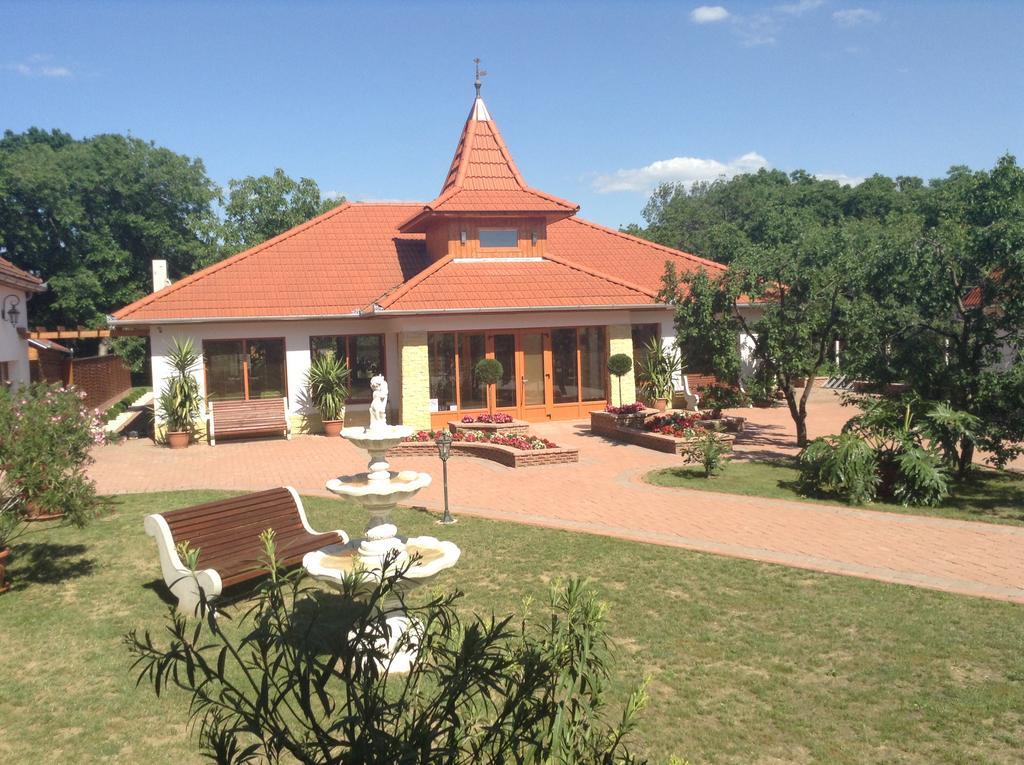 Appartamento Bornemisza Kuria Tiszabecs Esterno foto