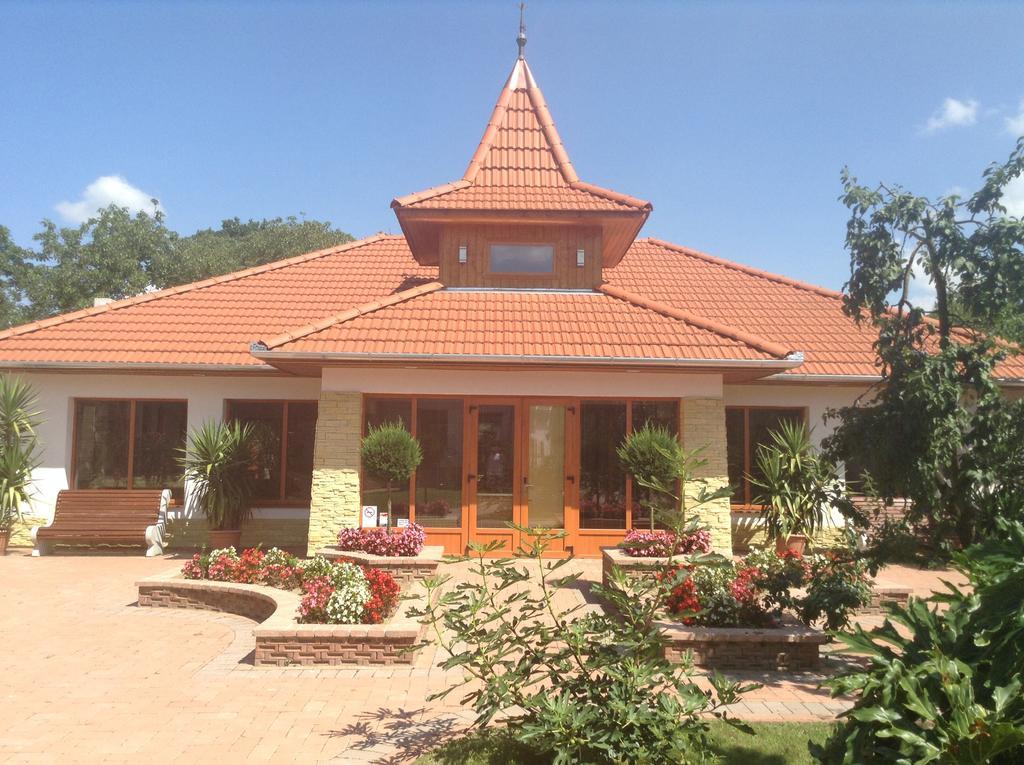 Appartamento Bornemisza Kuria Tiszabecs Esterno foto