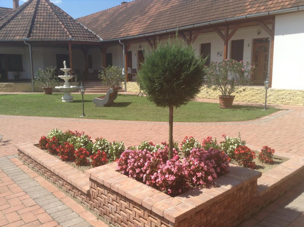 Appartamento Bornemisza Kuria Tiszabecs Esterno foto