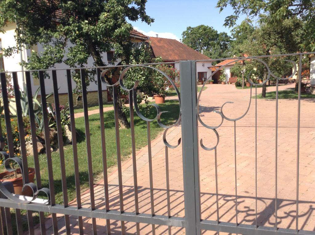 Appartamento Bornemisza Kuria Tiszabecs Esterno foto