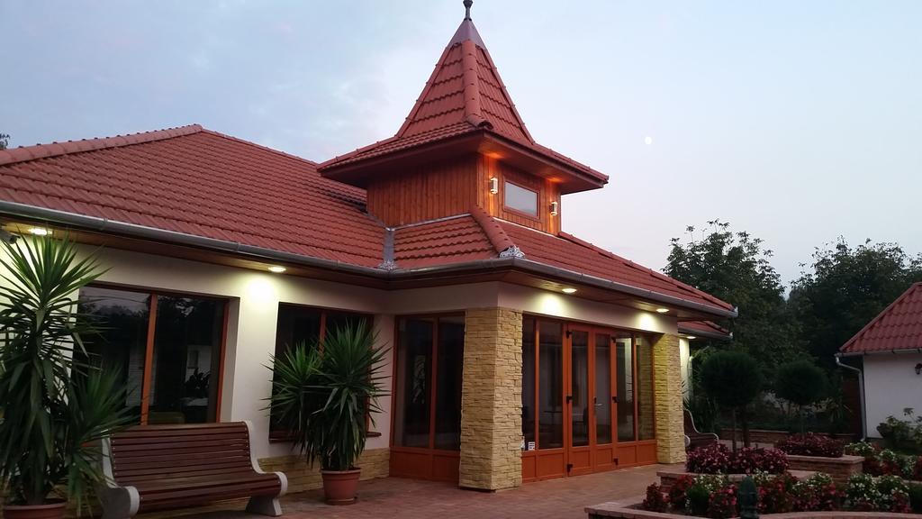 Appartamento Bornemisza Kuria Tiszabecs Esterno foto