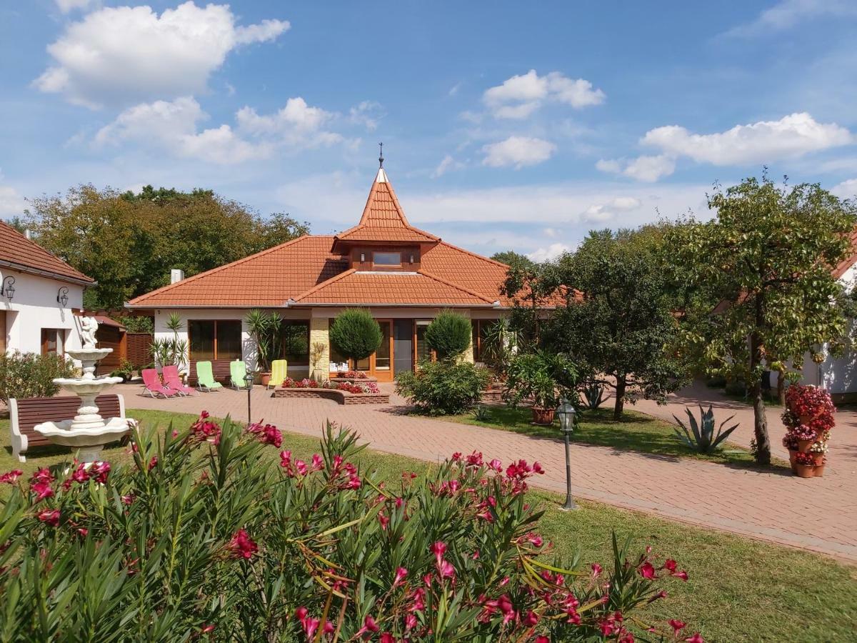 Appartamento Bornemisza Kuria Tiszabecs Esterno foto